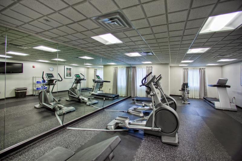 Holiday Inn Express & Suites Cleveland/Westlake By Ihg Екстер'єр фото